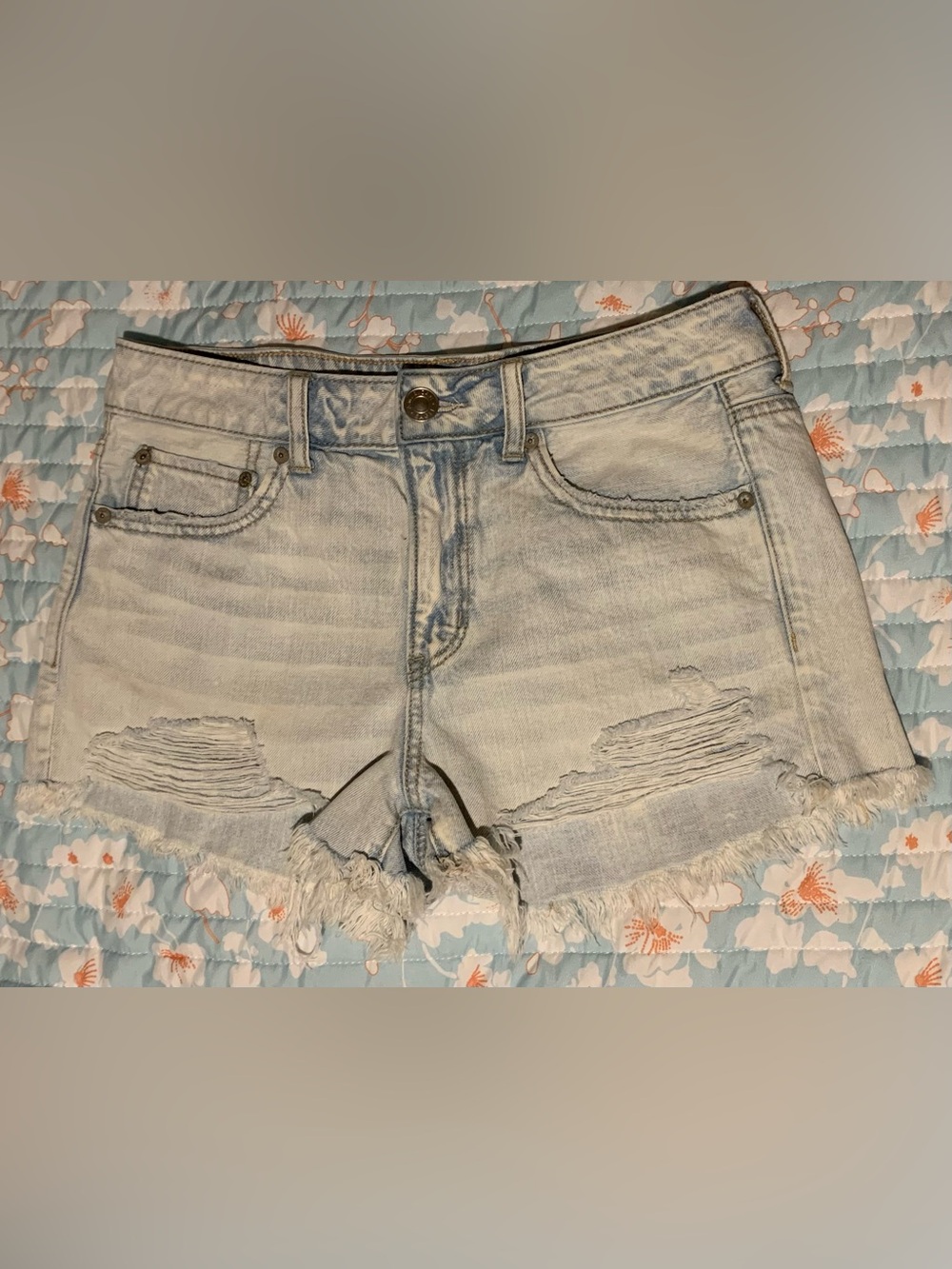 American Eagle Light Wash Distressed Denim Shorts - Women